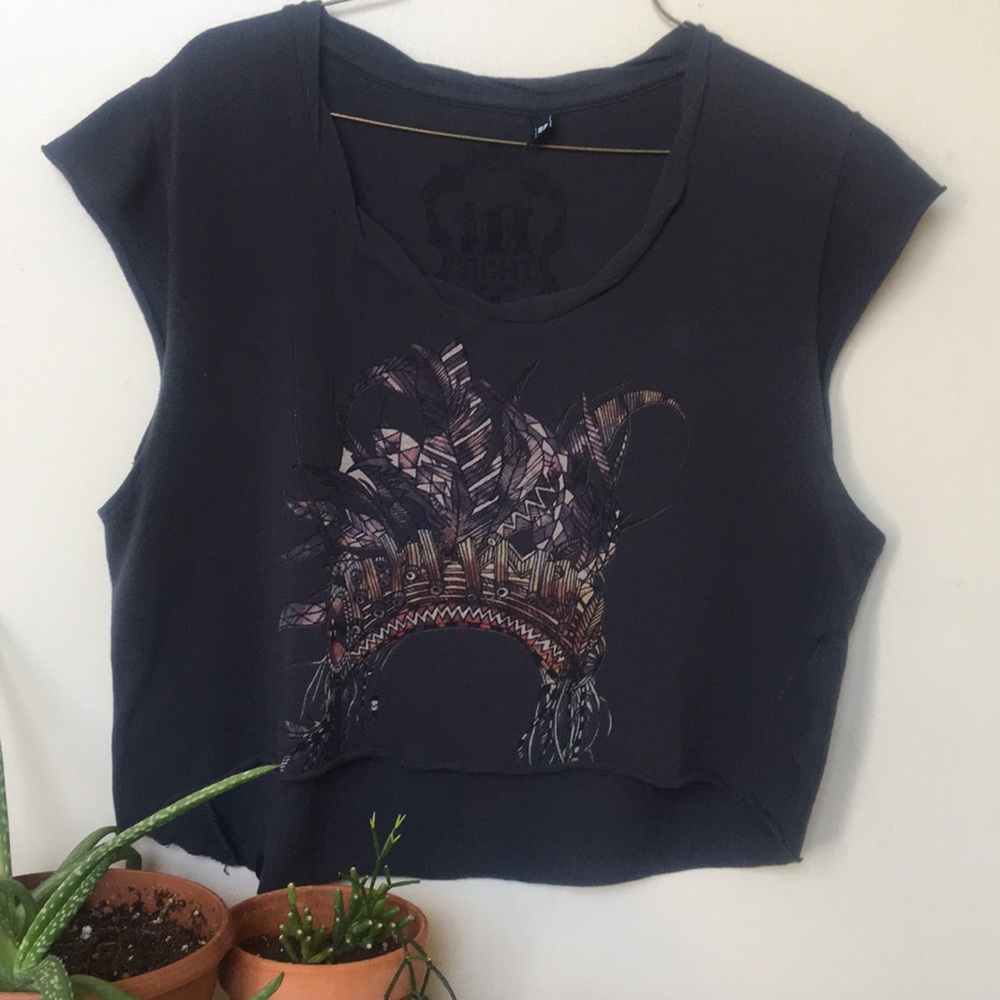 UO INSIGHT HEADRESS CROP TEE